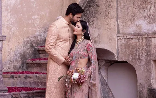 ମୋ ହାତ ଧରି ଚାଲୁଥା