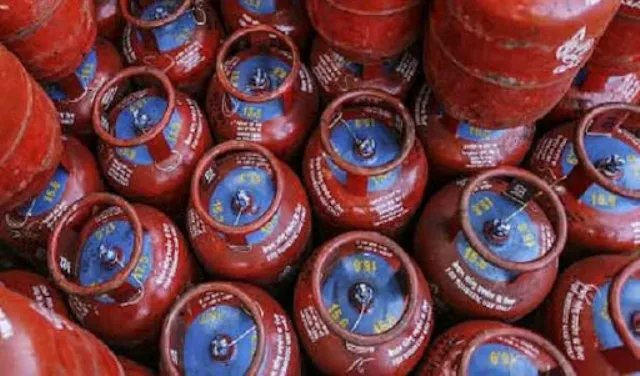 ଏଲ୍‌ପିଜି ଦାମ୍ ହଜାରେ ଟପିଲା: ପୁଣି ପେଟ୍ରୋଲ, ଡିଜେଲ ବଢ଼ିଲା ୮୦ ପଇସା