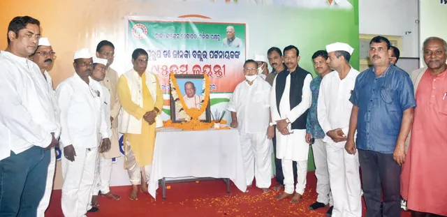 ବିଧାନସଭାରେ ପୂର୍ବତନ ମୁଖ୍ୟମନ୍ତ୍ରୀ ଜାନକୀ ବଲ୍ଲଭ ପଟ୍ଟନାୟକଙ୍କ ପୂର୍ଣ୍ଣାବୟବ ପ୍ରତିମୂର୍ତ୍ତି ପ୍ରତିଷ୍ଠା ହେଉ