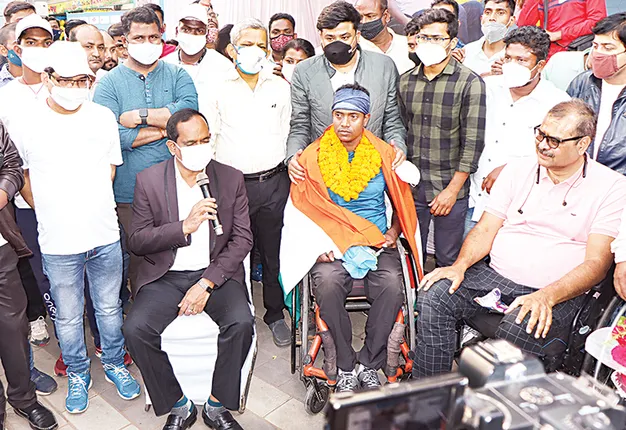 ଅସମ୍ଭବକୁ ସମ୍ଭବ କରି ଦେଖାଇଲେ କମଳାକାନ୍ତ: ହ୍ୱିଲ୍‌ ଚେୟାର୍‌ରେ ବିରଳ କୀର୍ତ୍ତିମାନ୍‌