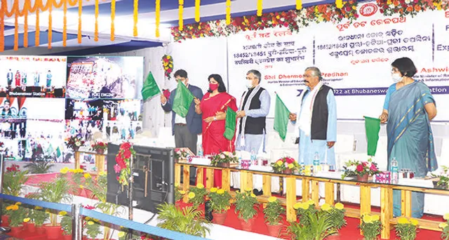 ‌‌ରେଳ ଷ୍ଟେସନ୍‌ରେ ରାଜନୀତି: ଗଲେନି ବିଜେଡି ମନ୍ତ୍ରୀ, ବିଧାୟକ