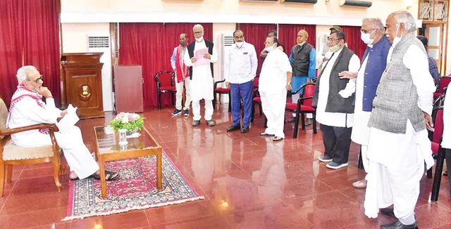 ଢିଙ୍କିଆରୁ ପୁଲିସ ହଟାଇବା ଦାବି: ୧୩ ରାଜନୈତିକ ଦଳର ପ୍ରତିନିଧି ରାଜ୍ୟପାଳଙ୍କୁ ଭେଟିଲେ