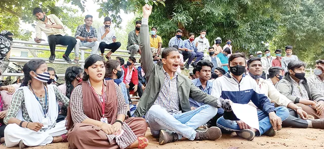 ଯୁକ୍ତ୨ ପରୀକ୍ଷା ବାତିଲ ଦାବି: ରାଜଧାନୀରେ ଛାତ୍ରଛାତ୍ରୀଙ୍କ ବିକ୍ଷୋଭ