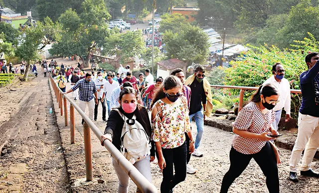 ଧର୍ମାନୁଷ୍ଠାନରେ କଟକଣା..., ଖଣ୍ଡଗିରି, ଉଦୟଗିରିରେ ସାହାଣମେଲା