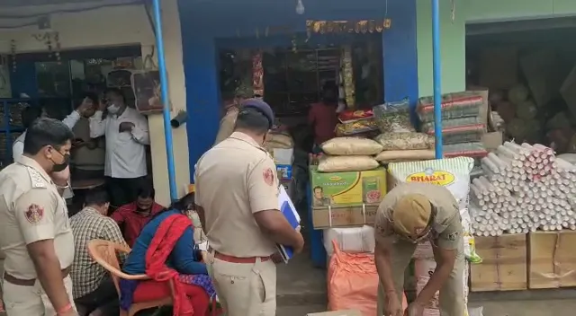 ନକଲି ସସ୍ କାରଖାନା ଉପରେ ଚଢାଉ: ନାମୀଦାମୀ ବ୍ରାଣ୍ଡର ଶହ ଶହ ବୋତଲ ଜବତ, ୨ ଅଟକ