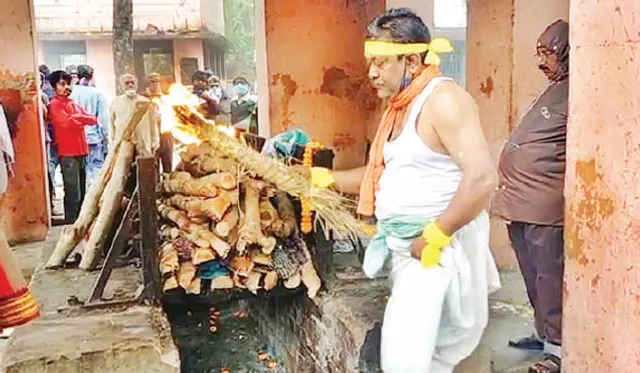 ପଞ୍ଚଭୂତରେ ଲୀନ ହେଲେ ସରୋଜ ପଟ୍ଟନାୟକ: ଶେଷ ସମ୍ମାନ ଟିକକ ଦେବାକୁ ଭୁଲିଗଲେ ସରକାର