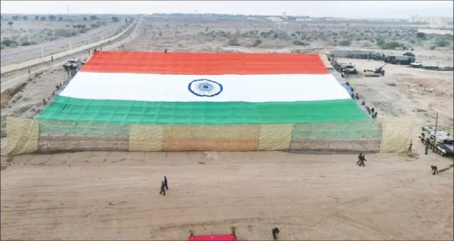 ସେନା ଦିବସରେ ଉଡ଼ାଗଲା ବୃହତ୍ତମ ଖଦି ଜାତୀୟ ପତାକା