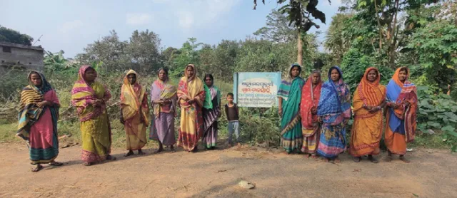 ସ୍ୱଚ୍ଛ ଭାରତ ମିସନ ଯୋଜନାର ବିଚିତ୍ର ଚିତ୍ର: କାହାର ପାଇଖାନା ନଥାଇ ବାହ୍ୟ ମଳମୁକ୍ତ ଗାଁ!