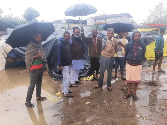 ଅଦିନିଆ ବର୍ଷାରେ ଚାଷୀଙ୍କ ଧାନ ନଷ୍ଟ ପାଇଁ ଦାୟୀ କିଏ? ଜିଲ୍ଲାପାଳ ଓ ଯୋଗାଣ ଅଧିକାରୀଙ୍କୁ ଖାତିର କରୁନାହାନ୍ତି ମିଲର୍ସ