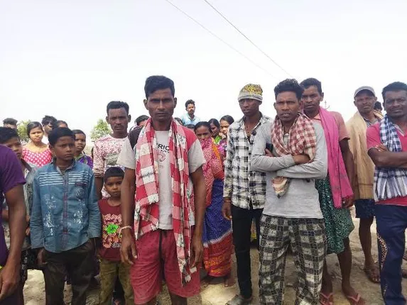 ହାଇଦ୍ରାବାଦ ଇଟାଭାଟିରେ ଫସିଛନ୍ତି ୬୫ ଦାଦନ ଶ୍ରମିକ: ଉଦ୍ଧାର ପାଇଁ କଲେ ନିବେଦନ