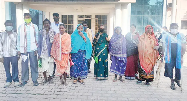 ପିଡିଏସ୍‌ ଚାଉଳ ବନ୍ଦ ଘଟଣା: ତଦନ୍ତ ଶେଷ, ଜିଦ୍‌ରେ ହିତାଧିକାରୀ; ‘କାର୍ଯ୍ୟାନୁଷ୍ଠାନ ପରେ ଚାଉଳ ନେବୁ’