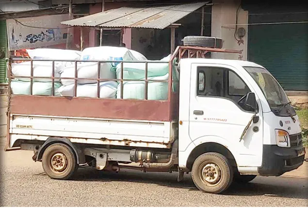 ରଣପୁରରେ ଅଭାବୀ ଧାନ ଚୋରା ଚାଲାଣ: ମଣ୍ତିକୁ ଆସୁନି ଧାନ, ଦଲାଲଙ୍କ ପାଖରେ ଲାଗୁଛି ଭିଡ଼