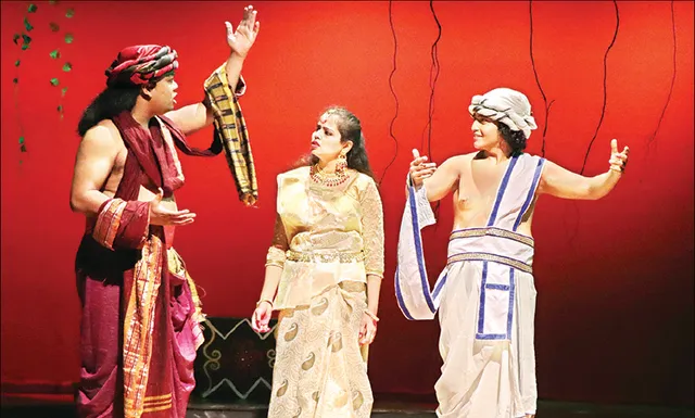 ଉତ୍ତର ପୁରୁଷ ନାଟକ ଉତ୍ସବ: ‘କବନ୍ଧ’ରେ ଅସହାୟ ମଣିଷର ଅନ୍ତର୍ବେଦନା