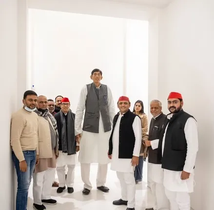 ଉଚ୍ଚତା କାରଣରୁ ହୋଇପାରିଲାନି ବିବାହ, ଶେଷରେ ରାଜନୀତିରେ ଯୋଗ ଦେଲେ ଭାରତର ସବୁଠାରୁ ଡେଙ୍ଗା ବ୍ୟକ୍ତି