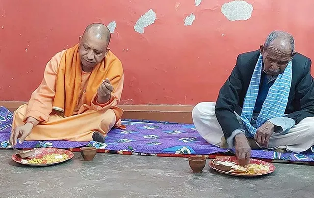 ଦଳିତଙ୍କ ଘରେ ଖାଇ ଅଖିଳେଶଙ୍କୁ ଟା‌ର୍ଗେଟ୍‌ କଲେ ଯୋଗୀ