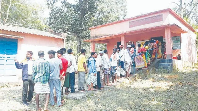 କୁସୁମୀ ବ୍ଲକ୍‌ର ଏକାଧିକ ବୁଥ୍‌ରେ ଭୋଟ୍ ବର୍ଜନ କଲେ ଗ୍ରାମବାସୀ, ବୁଝାସୁଝା ପରେ ୩ଟି କେନ୍ଦ୍ରରେ ହେଲା ମତଦାନ