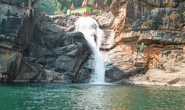 ଦେବକୁଣ୍ଡରେ ପ୍ରବେଶ ନେଇ ଉତ୍ତେଜନା, ବନ କର୍ମଚାରୀଙ୍କୁ ତାଲା