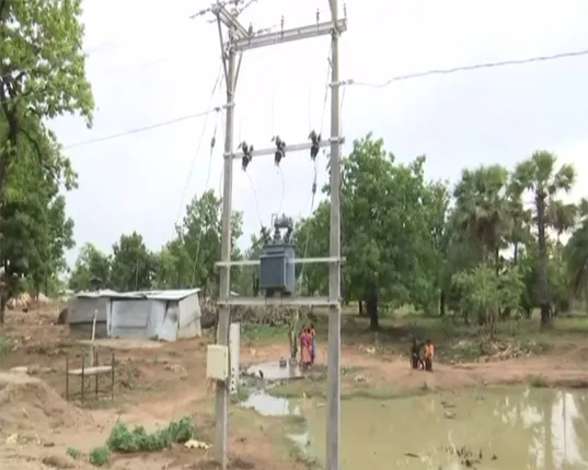 ବିଜୁଳି ଆଲୁଅ ଦେଖିଲେ ୫୦ ଲୋଧା ପରିବାର