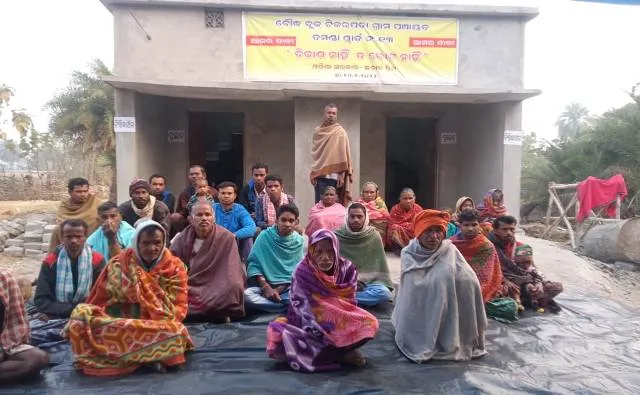 ଶିକ୍ଷା, ସ୍ବାସ୍ଥ୍ୟ ଓ ପାନୀୟ ଜଳରୁ ବଞ୍ଚିତ ଅଭିଯୋଗ: ଭୋଟ୍‌ ବର୍ଜନ କରି ବୁଥ୍‌ ଆଗରେ ଧାରଣା ଦେଲେ ଗ୍ରାମବାସୀ