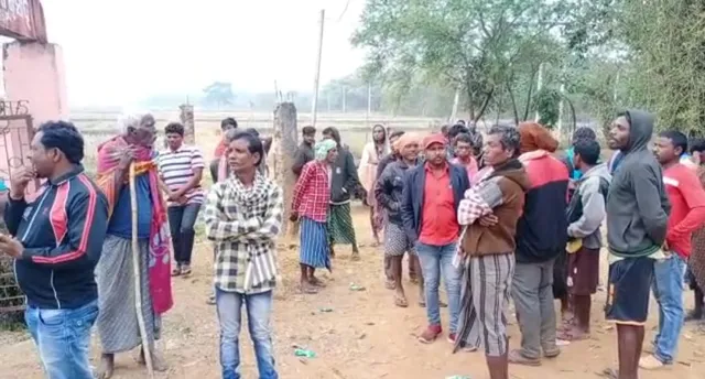 ସ୍କୁଲ୍ ଖୋଲିବା ସହ ମୌଳିକ ଆବଶ୍ୟକତା ପୂରଣ ଦାବି: ଭୋଟ୍ ଦେଲେନି ଗ୍ରାମବାସୀ