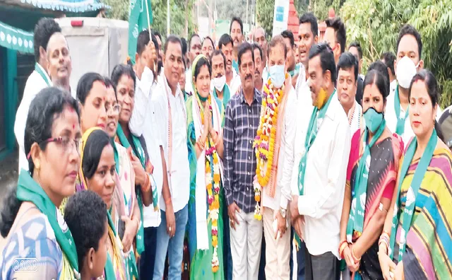 ‌‌ମୋତେ ଭୋଟ୍‌ ଦିଅ, ମୁଁ ସେବା କରିବି: ଖୋର୍ଦ୍ଧା ଜିଲ୍ଲା ପରିଷଦ ଜୋନ୍‌-୩୦, ବବିତାଙ୍କ ପାଇଁ ବିଧାୟକ ସୁଶାନ୍ତ ରାଉତଙ୍କ ପ୍ରଚାର