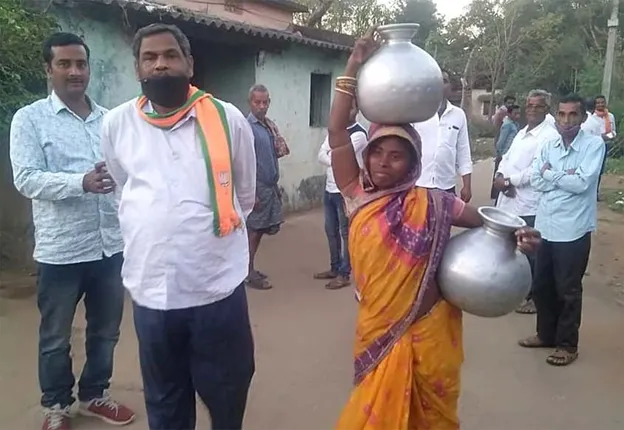 ପଞ୍ଚାୟତ ନିର୍ବାଚନ: ଭୋଟ ପାଇଁ ନେହୁରା ହେଉଛନ୍ତି ନେତା