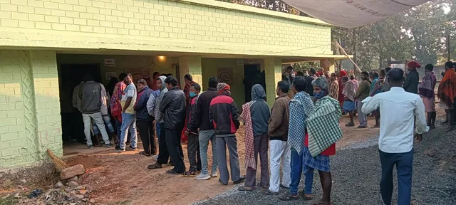 ଶେଷ ପର୍ଯ୍ୟାୟ ମତଦାନ ଜାରି: ସୁନ୍ଦରଗଡ଼ ଜିଲ୍ଲାର ତିନି ବ୍ଲକରେ ୫୫୦ ବୁଥରେ ମତଦାନ କରୁଛନ୍ତି ୧.୫୩ ଲକ୍ଷ ଭୋଟର