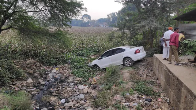 ଡ୍ରାଇଭିଂ ଶିଖୁଥିବା ବେଳେ ଦୁର୍ଘଟଣା; ପୋଲ ତଳକୁ ଖସିଗଲା କାର୍‌