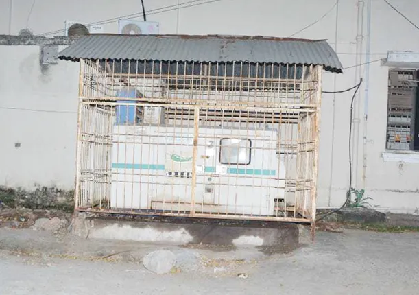 ଇଏ ଜିଲ୍ଲାପାଳଙ୍କ କାର୍ଯ୍ୟାଳୟ, ବିଜୁଳି ଗଲେ ସାରା ଦିନ ଅନ୍ଧାର