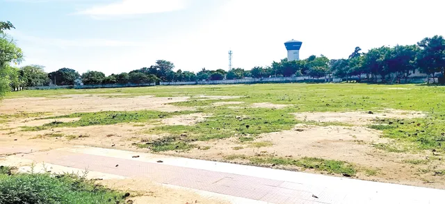 ଗଂଜାମରେ ପୁରୁଣା କୋଠା ସାଜିଛି ହକି ଷ୍ଟାଡିୟମ୍ ନିର୍ମାଣରେ ବାଧକ 