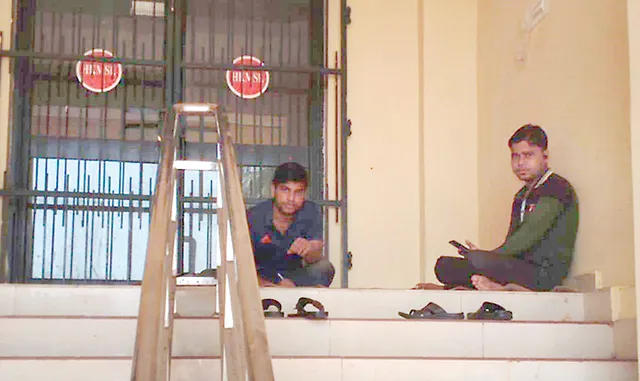 ରାଜ୍ୟ ଗ୍ରନ୍ଥାଗାରରେ ଅବ୍ୟବସ୍ଥା: କରୋନା ଆଳରେ ନିୟମ ପରିବର୍ତ୍ତନ; ପଢ଼ିବା ପାଇଁ ଆସି ଯୁବକଯୁବତୀ ନିରାଶ