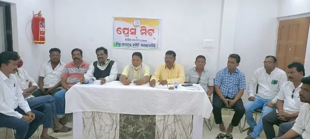 ମାଲକାନଗିରିରେ ବିରୋଧୀଙ୍କ ଅଭିଯୋଗ: ସରକାରୀ କର୍ମଚାରୀ ଶାସକ ଦଳର ପ୍ରଚାରକ ସାଜିଛନ୍ତି