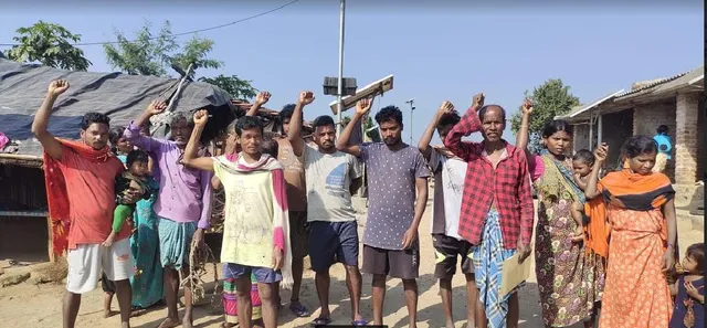 ରାଇବାଲସା ଗାଁର ଲୋକ ଫୋନ ଚାର୍ଜ କରିବାକୁ ଆନ୍ଧ୍ର ଉପରେ ନିର୍ଭର କରୁଛନ୍ତି