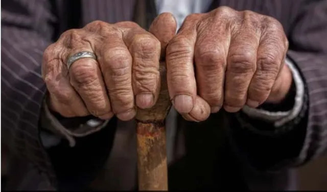 ‌ଭୋଟ ଦେଇ ସାରିବା ପରେ ମତଦାନ କେନ୍ଦ୍ରରେ ହିଁ ବୃଦ୍ଧଙ୍କ ଉଡ଼ିଗଲା ପ୍ରାଣବାୟୁ