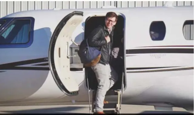 ଜୀବନରେ କେବେ କିଛି କରିପାରିବୁ ନାହିଁ ବୋଲି ଶିକ୍ଷକ ଗାଳି ଦେଇଥିବା ପିଲା ୧୮ବର୍ଷ ବୟସରେ ହେଲା କୋଟିପତି