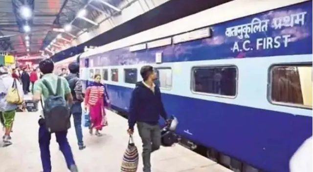 ଭୋଟ ପାଇଁ ମାଗଣାରେ ଦିଆଯାଉଛି ରେଳ ଟିକେଟ