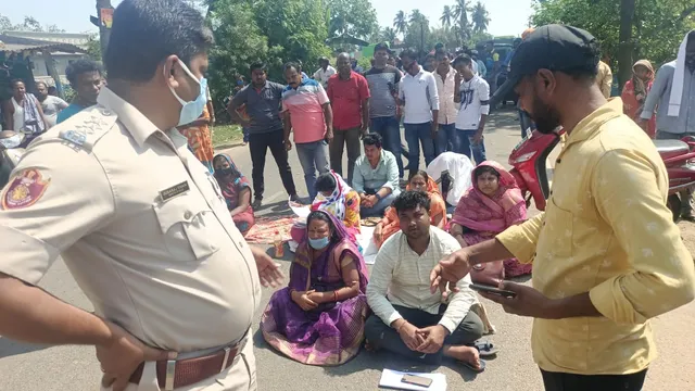 ଭୋଟ ଗଣତିରେ ଅନିୟମିତତା ଅଭିଯୋଗ, ପ୍ରତିବାଦରେ ରାସ୍ତାରୋକ