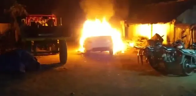 ନବରଙ୍ଗପୁରରେ ତେଜିଲା ନିର୍ବାଚନ ହିଂସା: ବିଜେପି କର୍ମୀଙ୍କ ଘରକୁ ଗୁଳିମାଡ଼, ପୋଡିଲେ କଂଗ୍ରେସ ନେତାଙ୍କ ବାଇକ ଓ କାର