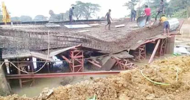 ବିଜୁ ସେତୁ ଭୁଶୁଡ଼ିବା ଘଟଣା: ଅଧୀକ୍ଷଣ ଯନ୍ତ୍ରୀ, ସହକାରୀ ନିର୍ବାହୀ ଯନ୍ତ୍ରୀ ନିଲମ୍ବିତ