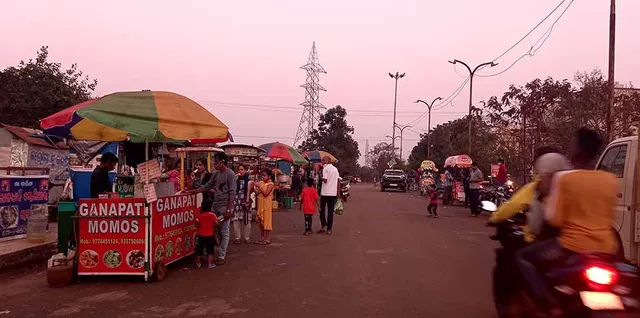 ରାଜଧାନୀ ରାଜପଥ ଉପରେ ଉଠାଦୋକାନ: ଚାନ୍ଦା ନେଉଛନ୍ତି ଦାଦା, ଲୋକେ ଭୋଗୁଛନ୍ତି ଦୁର୍ଦ୍ଦଶା