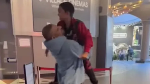 ୨ ବର୍ଷ ପରେ ପୁଅକୁ ଭେଟି ଭାବବିହ୍ବଳ ‌ହେଲେ ଧାୱନ୍‌