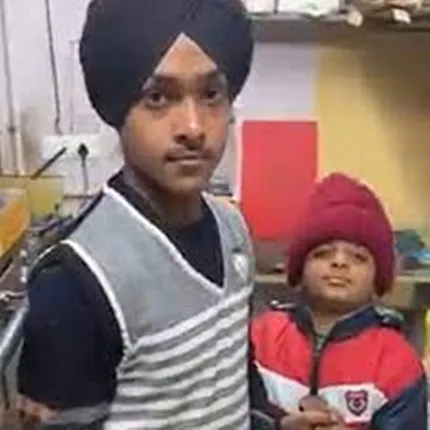 ପିତାଙ୍କ ମୃତ୍ୟୁ ପରେ ରେସ୍ତୋରାଁ ଚଳାଉଥିବା ଦୁଇଭାଇଙ୍କୁ ଏଭଳି ପ୍ରତିଶ୍ରୃତି ଦେଲେ ଆନନ୍ଦ ମହିନ୍ଦ୍ରା