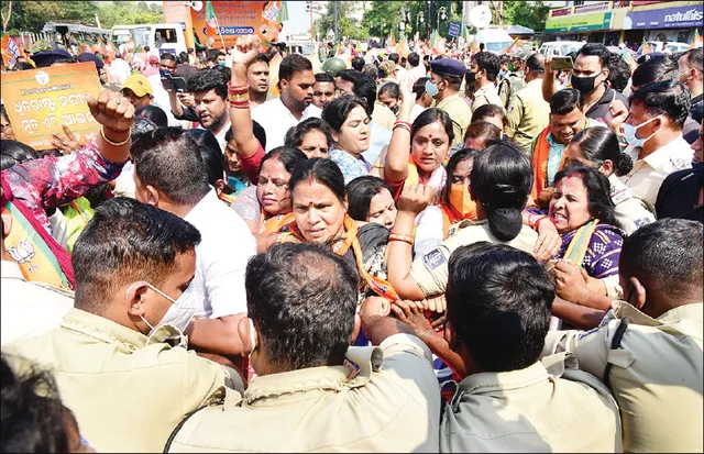 ବିଜେଡିର ଚାଉଳ, ବିଜେପିର ମମିତା: ବଳକା ଚାଉଳ ଉଠାଣ ଦାବିରେ ବିକ୍ଷୋଭ