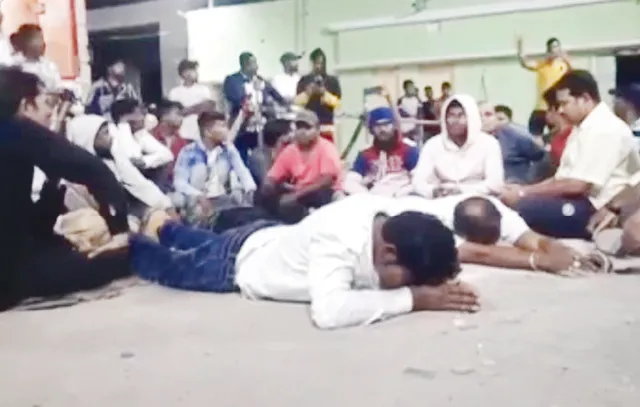 ବିଡିଓଙ୍କ ପାଦତଳେ ପଡ଼ିଲେ ପ୍ରାର୍ଥୀ, ‘ଭୋଟ୍‌ବାକ୍ସକୁ ସୁରକ୍ଷା ଦିଅନ୍ତୁ’