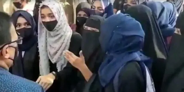 କର୍ଣ୍ଣାଟକରେ ହିଂସା, ୧୫ ଗିରଫ: ୩ ଜଣିଆ ଖଣ୍ଡପୀଠରେ ଶୁଣାଣି ଆଜି