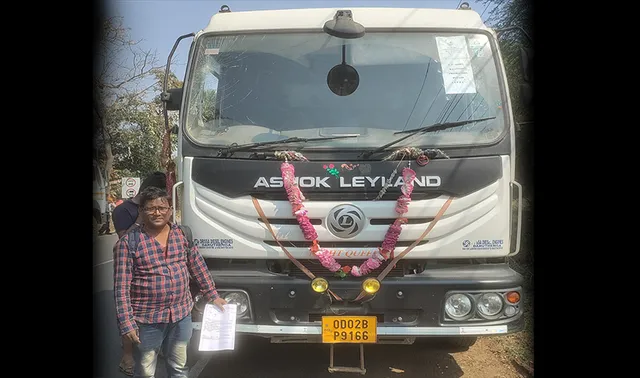 ବେଆଇନ ବାଲି ଓ ଚିପ୍ସ ବୋଝେଇ ଗାଡ଼ି ଉପରେ ଚଢ଼ଉ, ୧ ଲକ୍ଷ ୩ ହଜାର ଟଙ୍କା ଜରିମାନା ଆଦାୟ