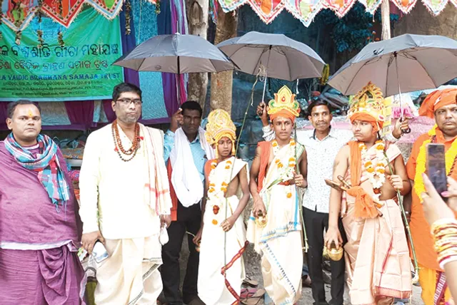 ଖଣ୍ଡଗିରି ପାଦଦେଶରେ ସମୂହ ବ୍ରତୋପନୟନ