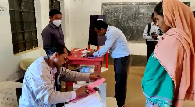 ମତଦାନରେ ସାମିଲ ହେଲେ ଭୋଟ ବର୍ଜନ ଆହ୍ବାନ ଦେଇଥିବା ୪ ଗାଁ ଲୋକେ