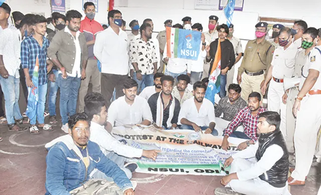 ଆର୍‌ଆର୍‌ବି ଓ ଏନ୍‌ଟିପିସି ପରୀକ୍ଷାର ତ୍ରୁଟି ସଂଶୋଧନ ଦାବି: ଷ୍ଟେସନ୍‌ ଆଗରେ ଛାତ୍ର କଂଗ୍ରେସର ବିକ୍ଷୋଭ