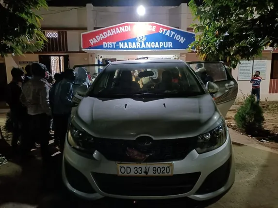ଶାଢ଼ି ଜବତ କରି ବିଧାୟକଙ୍କ ଗାଡ଼ି ଛାଡ଼ିଲା ପୁଲିସ, କଂଗ୍ରେସର ଗାଡି ଭଙ୍ଗା ନେଇ ମାମଲା ରୁଜୁ